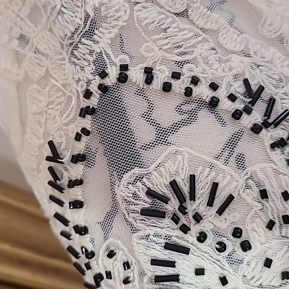 BKE Boutique lace beaded vintage vibe long sleeved boho top - Picture 4 of 6